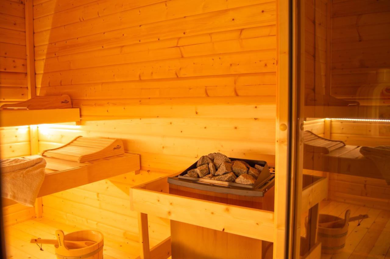 Wellnessoase Mitten In Der Wasserfallstadt Triberg Triberg im Schwarzwald Exterior foto